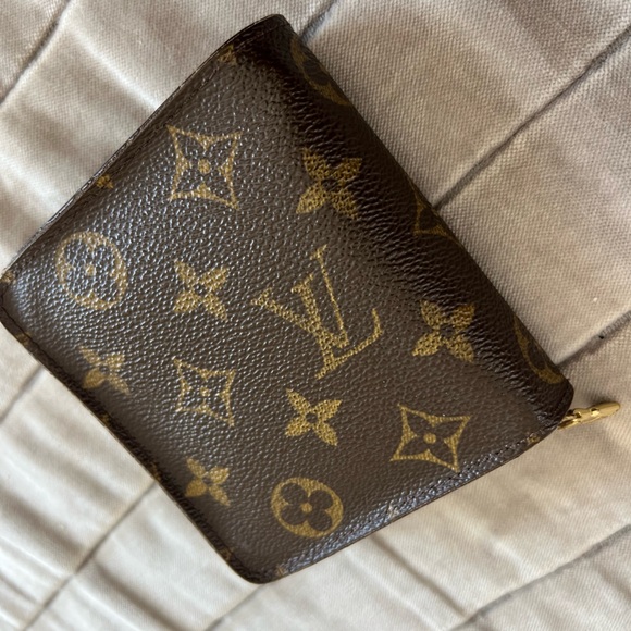 Louis Vuitton Monogram Bifold Wallet - Picture 14 of 15